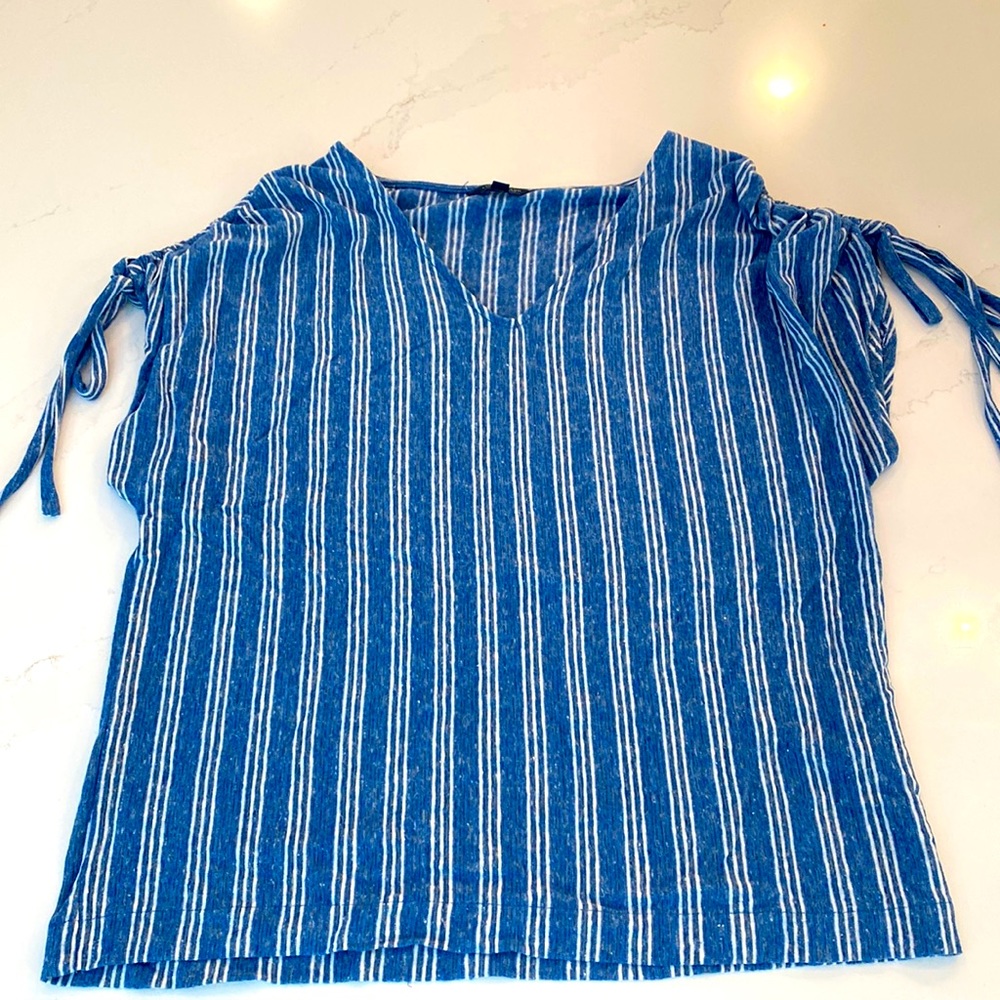 Lucky Brand cold shoulder light weight shirt